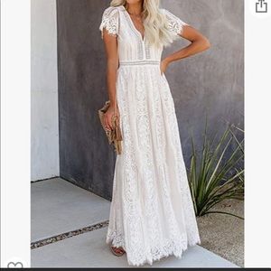 NWT 🤍 Vici Lace Maxi Dress - Cream